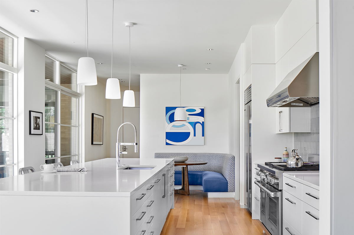 Large kitchen Island - Dallas Architect Bob Borson