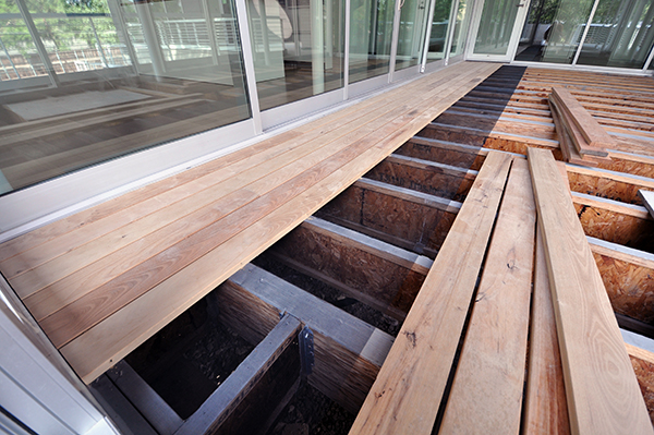 Screen Porch - screen under the floor boards